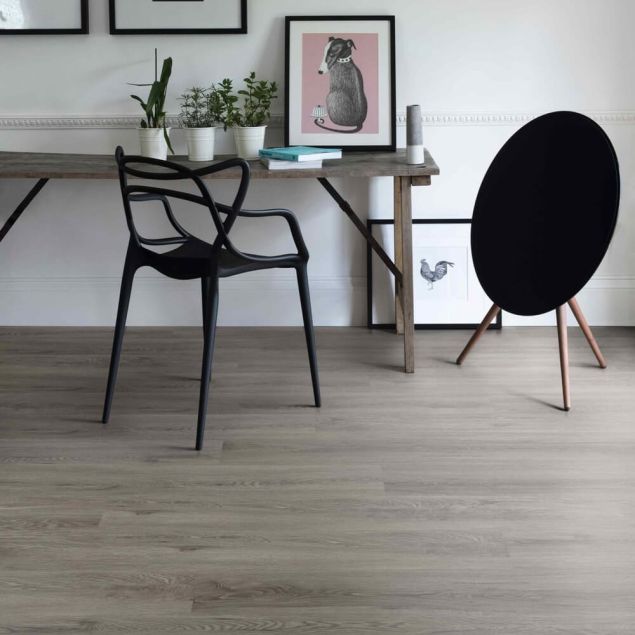 Peri - Kalama in the lounge